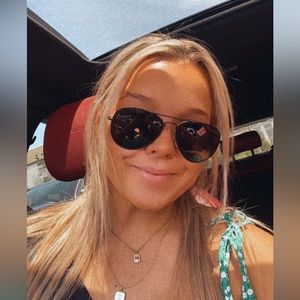 Hi, I’m Camryn! Welcome to my closet!